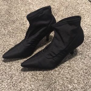 Women’s Size 5 1/2 Predictions Stretchy Boot Style Pointed Toe High Heel